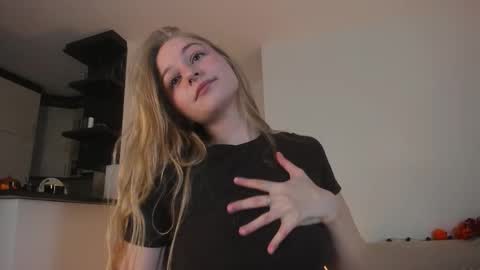 Mia here Appreciate your support online show from 10.15.25