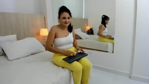 Mia Mercier online show from 06.11.26