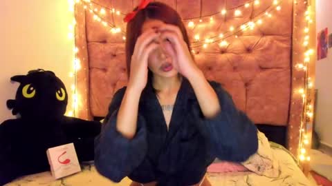 Snapshot of mia_miel69 chatting on 05.18.26 mia_miel69 online show from 05.18.26