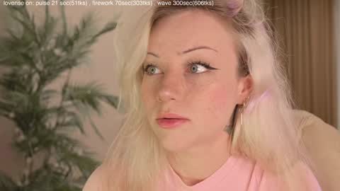 mia_milagros online show from 11.04.25