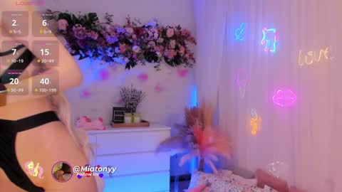 Snapshot of mia_milana chatting on 01.25.25   online show from 01.25.25