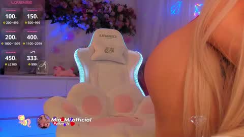 Snapshot of mia_milana chatting on 02.28.25   online show from 02.28.25