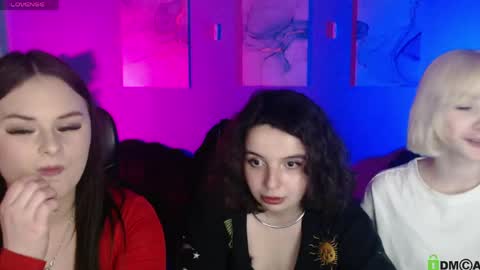 mia_mooon_ online show from 04.23.26