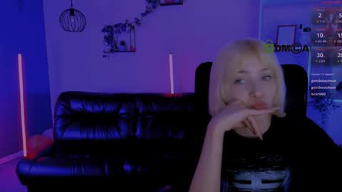 mia_mooon_ online show from 04.25.26