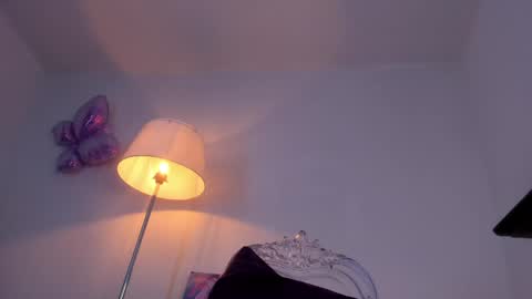 Snapshot of mia_moralez chatting on 04.16.26 MIA online show from 04.16.26