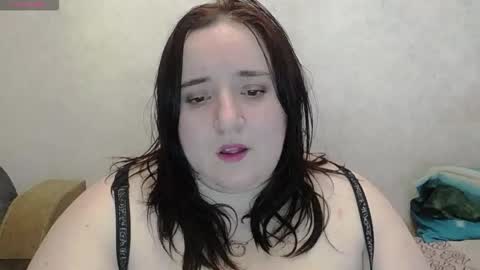 Snapshot of mia_muv chatting on 02.28.26 mia_muv online show from 02.28.26