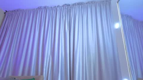 Mia online show from 04.13.26