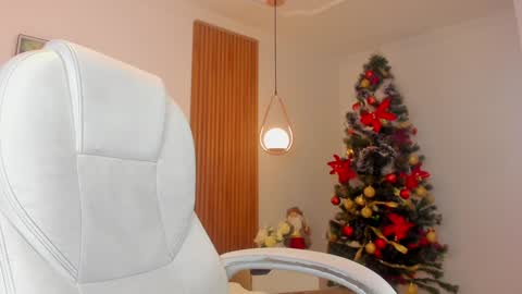 Mia Nevaeh - follow me online show from 12.17.24