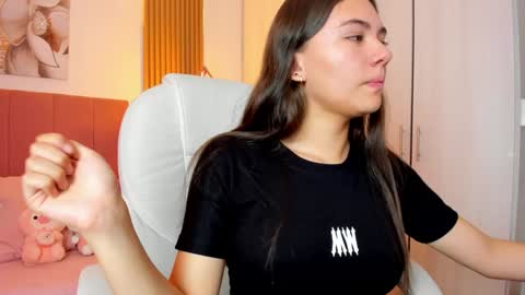 Mia Nevaeh - follow me online show from 02.04.25