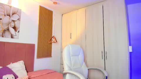 Mia Nevaeh - follow me online show from 10.19.25