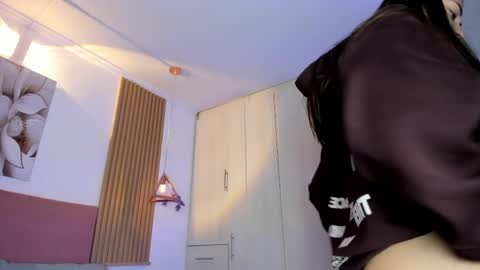 Snapshot of mia_nevaeh chatting on 05.14.26 Mia Nevaeh - follow me online show from 05.14.26
