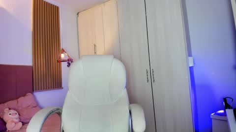 Snapshot of mia_nevaeh chatting on 05.19.26 Mia Nevaeh - follow me online show from 05.19.26