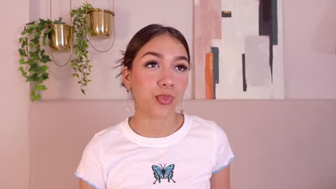 Snapshot of mia_oconner chatting on 01.14.25 mia_oconner online show from 01.14.25