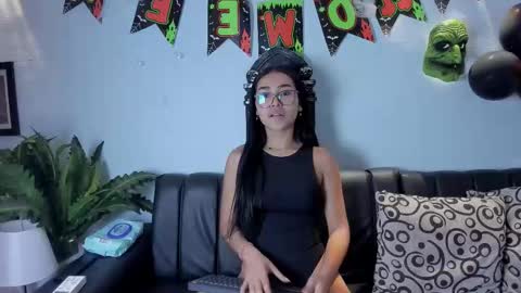 mia_petite72 online show from 10.06.25