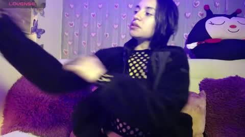 Snapshot of mia_petitebaby chatting on 05.01.26 Ma online show from 05.01.26