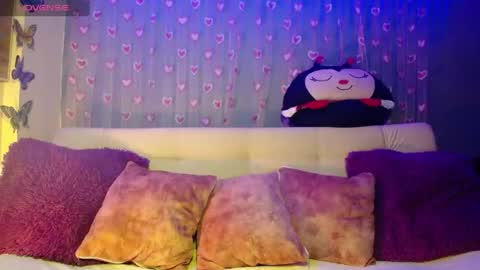 Snapshot of mia_petitebaby chatting on 05.10.26 Ma online show from 05.10.26