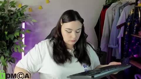 Snapshot of mia_r0ss chatting on 02.05.26 Mia online show from 02.05.26