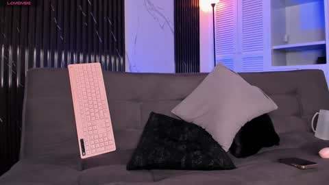 Snapshot of mia_ravenn chatting on 12.07.24 Mia online show from 12.07.24