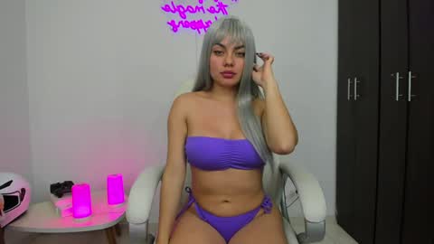 Snapshot of mia_rise chatting on 01.09.25 Mia online show from 01.09.25