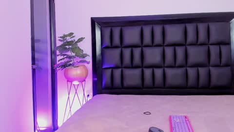 mia online show from 04.08.26