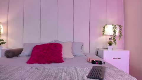 mia rousse25 online show from 09.09.25