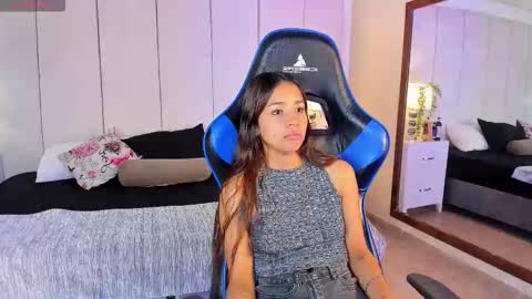 mia rousse25 online show from 11.30.25