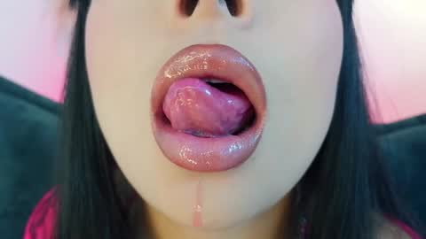 Mia online show from 04.06.26