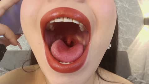 Snapshot of mia_roux13 chatting on 01.10.25 Mia Roux online show from 01.10.25