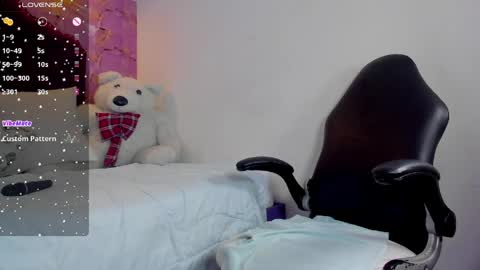 Snapshot of mia_rouxx1 chatting on 04.06.26 Mia online show from 04.06.26