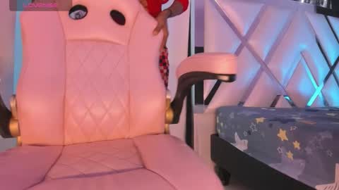 mia_royal online show from 12.04.25