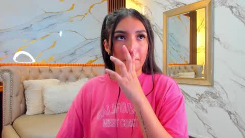 Snapshot of mia_russell_ chatting on 09.19.25 Mia online show from 09.19.25