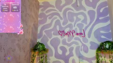 Snapshot of mia_scarlet7 chatting on 06.26.26 Mia . online show from 06.26.26