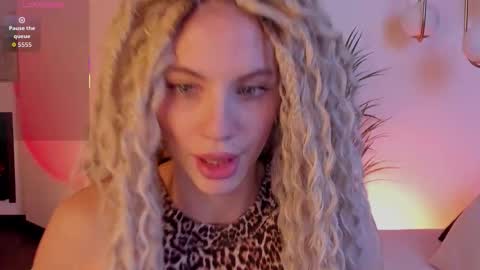 Mia online show from 10.29.25