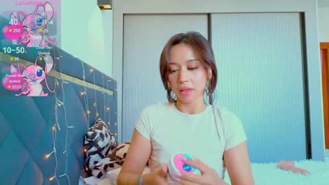 Snapshot of mia_sirenia chatting on 02.11.25 Mia online show from 02.11.25