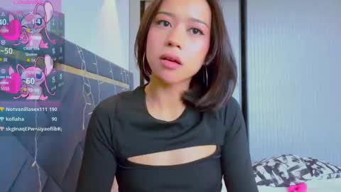 Snapshot of mia_sirenia chatting on 02.25.25 Mia online show from 02.25.25