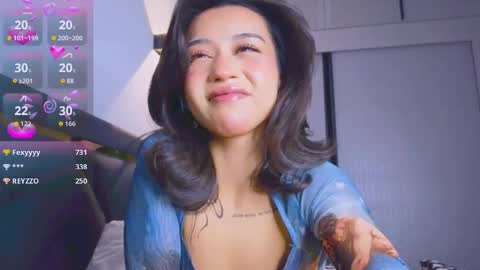 Mia online show from 10.31.25