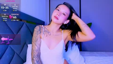 Snapshot of mia_sirenia chatting on 05.01.26 Mia online show from 05.01.26