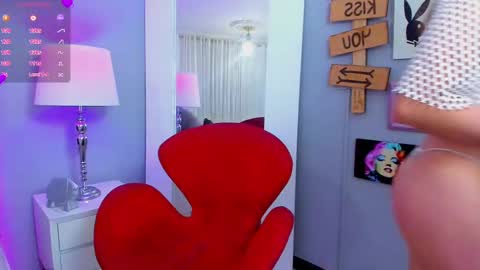 Mia  online show from 09.18.25