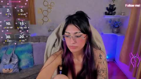 Snapshot of mia_smoke_ chatting on 05.28.26 Mia online show from 05.28.26