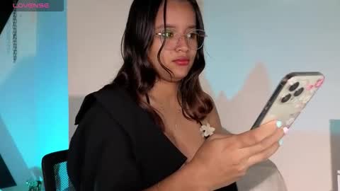 Snapshot of mia_sweetdc chatting on 04.15.26 mia_sweetdc online show from 04.15.26