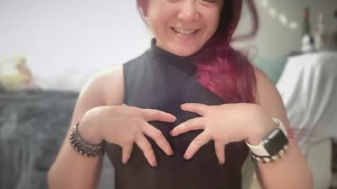 Snapshot of mia_temptress chatting on 04.12.26 Mia online show from 04.12.26