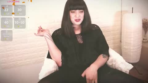 mia_wallase online show from 11.23.25