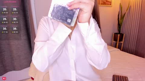 Mia White  online show from 12.03.24