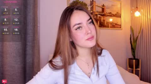 Mia White  online show from 12.04.24