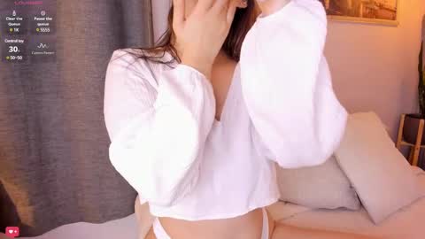Mia White  online show from 12.06.24