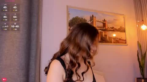 Mia White  online show from 12.07.24