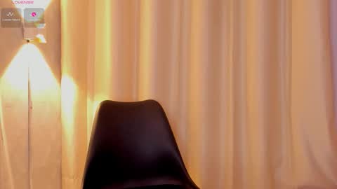 Snapshot of mia_white11 chatting on 03.19.26 Mia White online show from 03.19.26