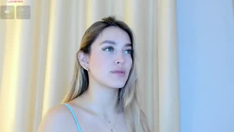 Snapshot of mia_white11 chatting on 04.15.26 Mia White online show from 04.15.26