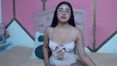 Mia online show from 10.20.25