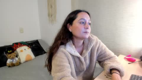 Snapshot of mia_xgray chatting on 12.19.24 Mia online show from 12.19.24
